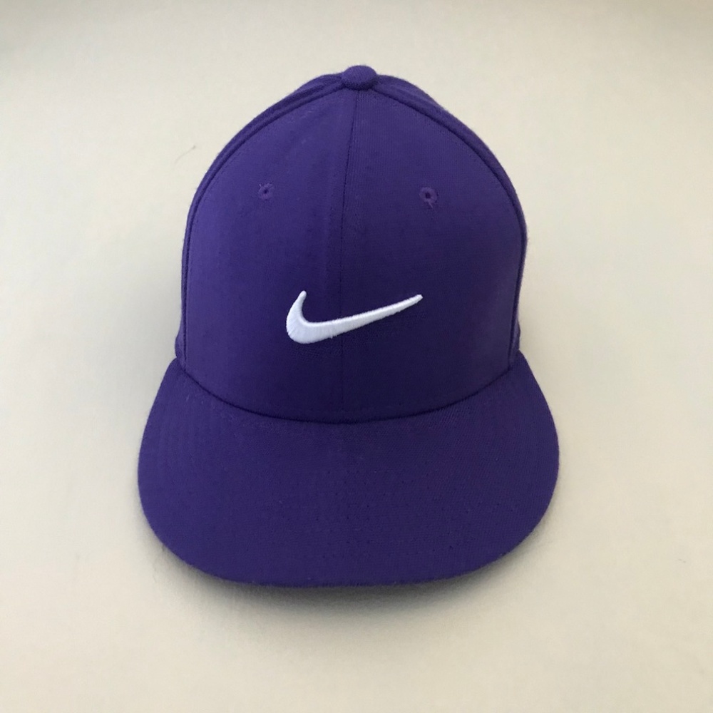 Nike True Mens Fitted Purple & White Hat